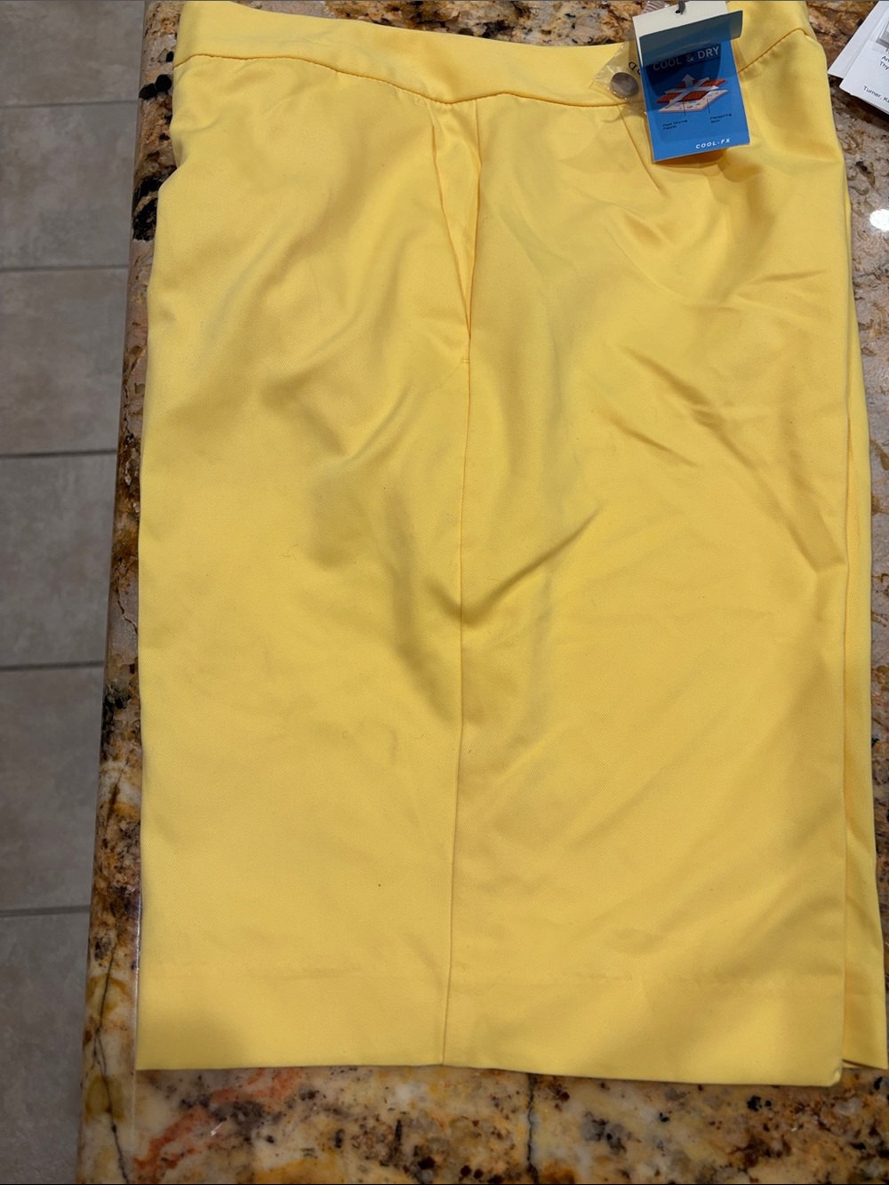 NWT- IZOD XFG GOLF DHORTS